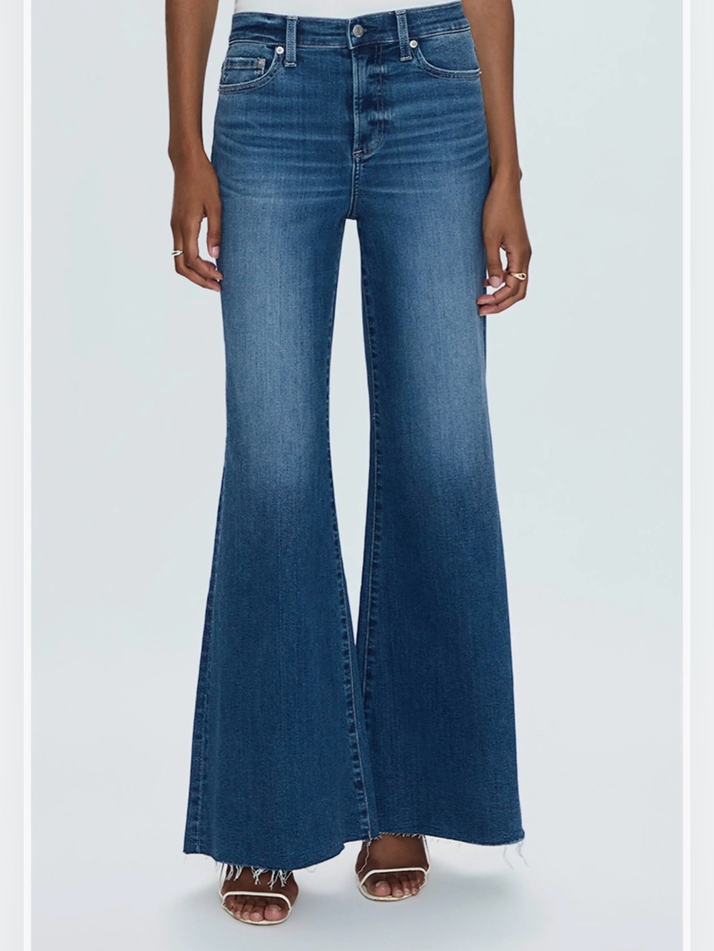 Pistola Izzy Wide Leg Jeans Study Medium Wash
Mid Rise Raw Hem Flare 28" EUC